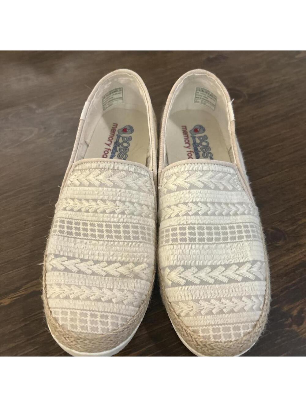 White & cream Bobs Crocs shoes with geometric pattern #espadrilles#geometric